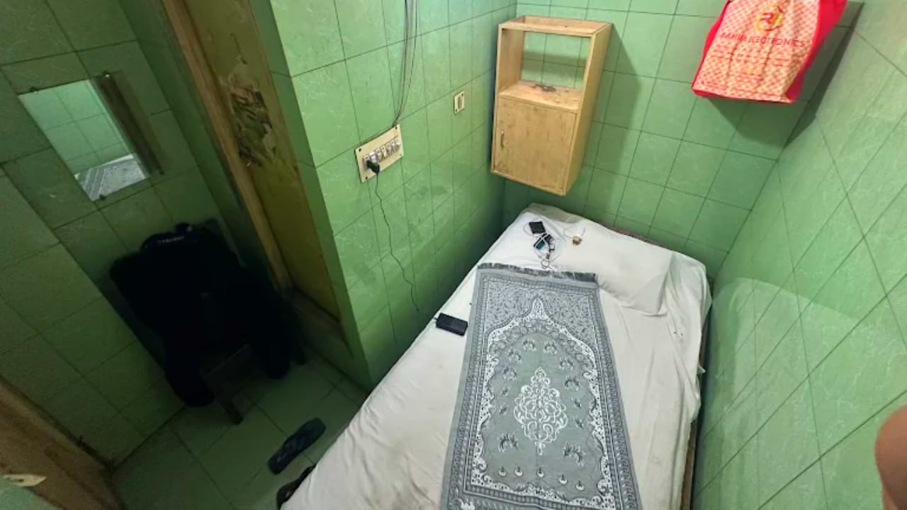 কমলাপুর আবাসিক হোটেল